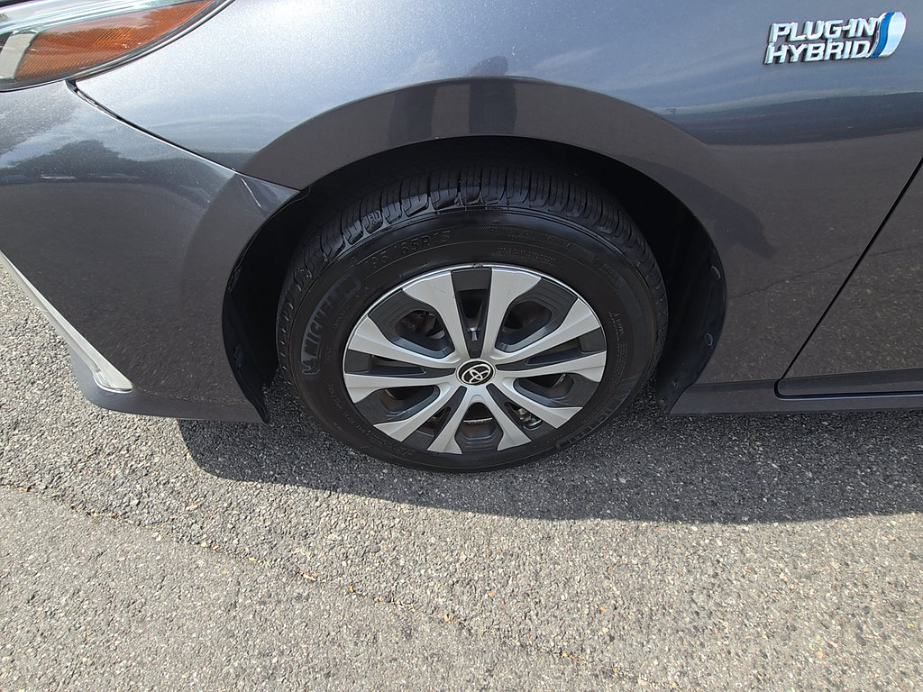 Certified 2021 Toyota Prius Prime XLE FWD image 4