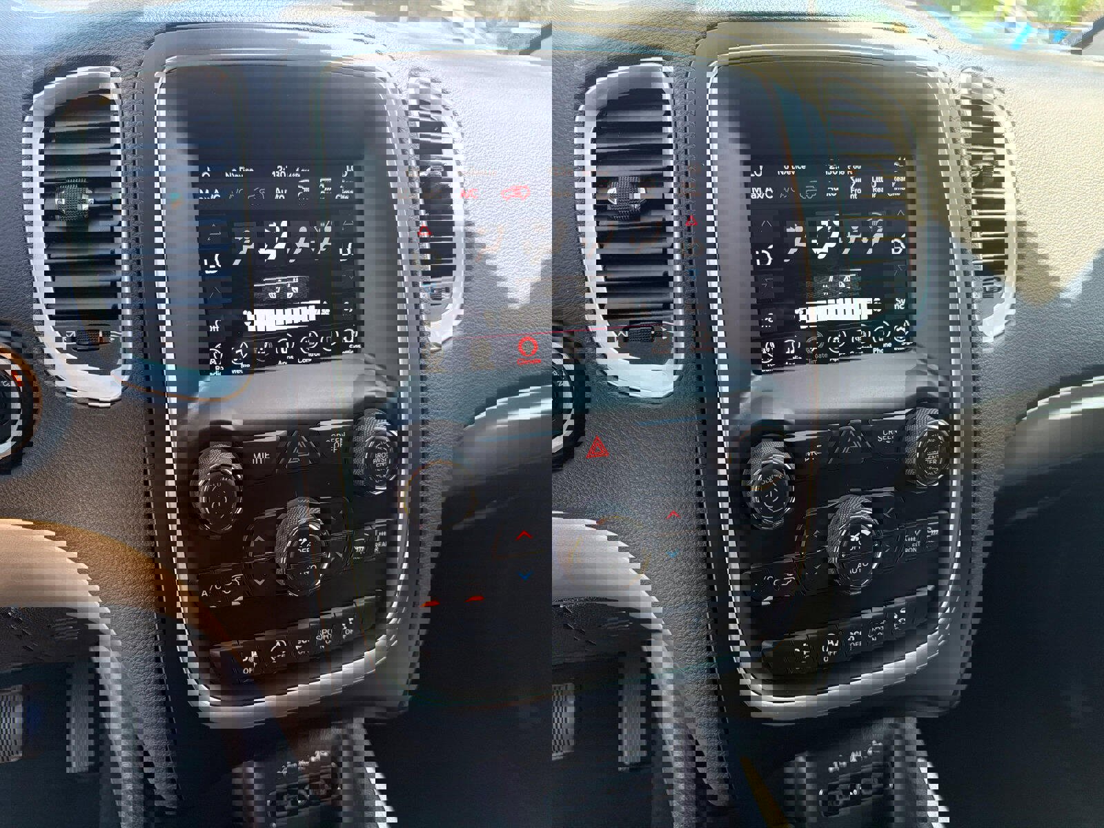 Used 2020 Dodge Durango SXT image 15