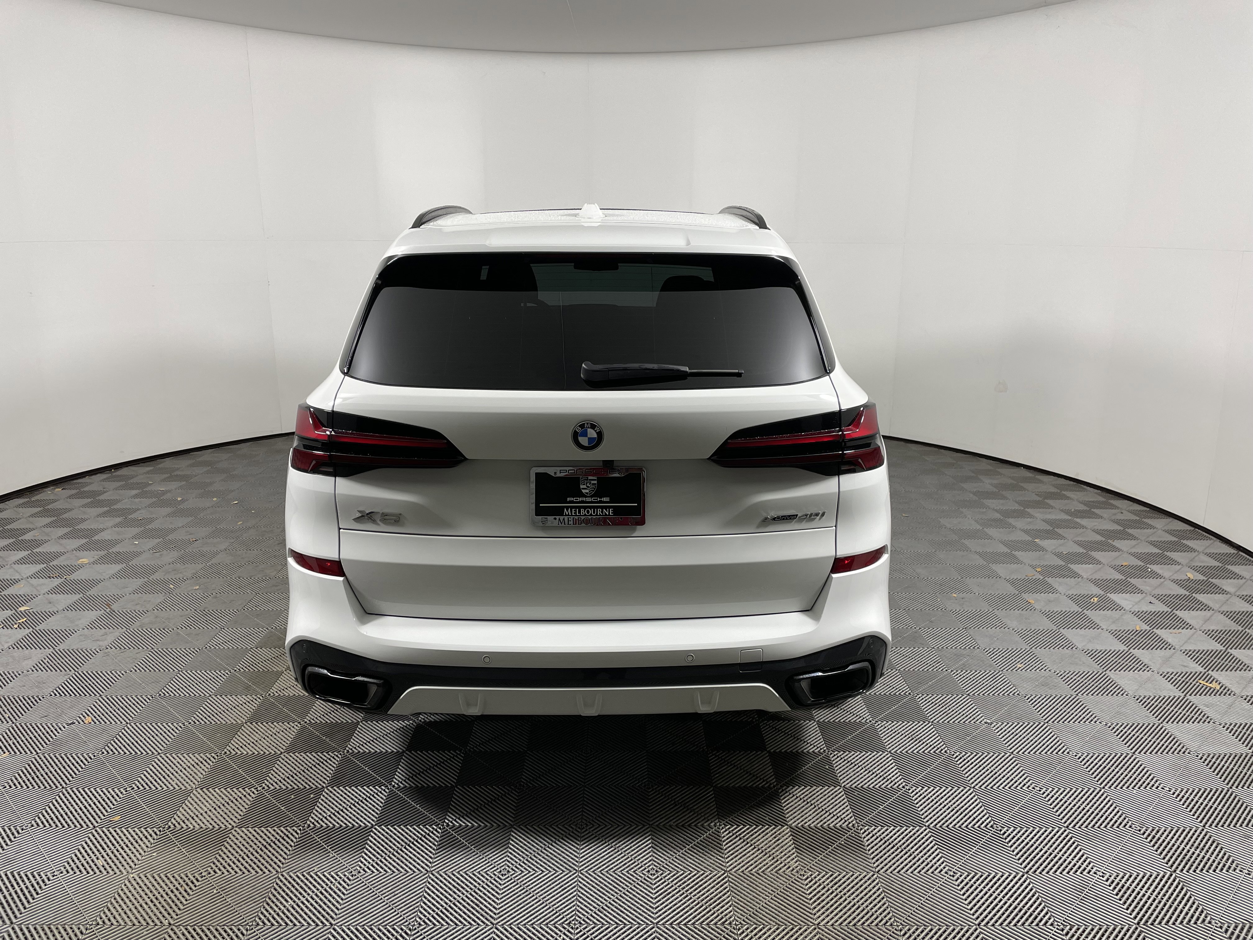 Used 2024 BMW X5 xDrive40i w/ M Sport Package image 4