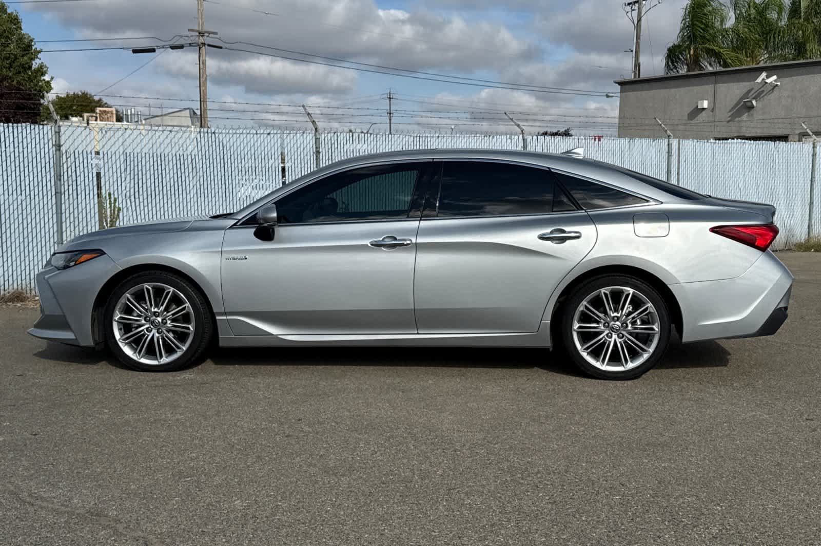 Used 2021 Toyota Avalon Limited w/ Advanced Safety Package FWD image 2