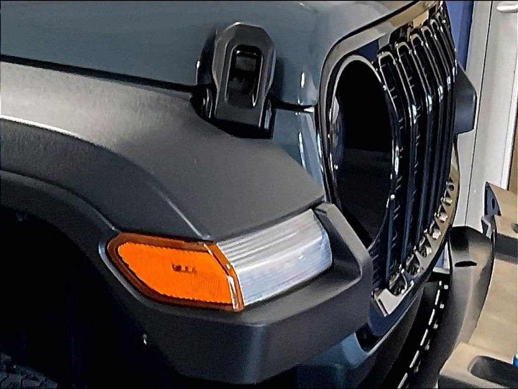 Used 2024 Jeep Wrangler Unlimited AWD/4WD image 32