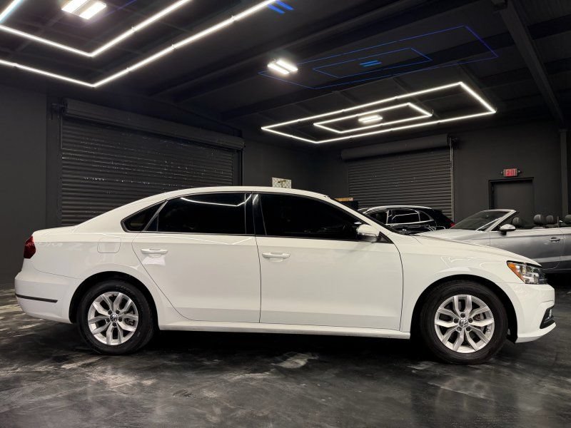 Used 2018 Volkswagen Passat 2.0T S FWD image 4