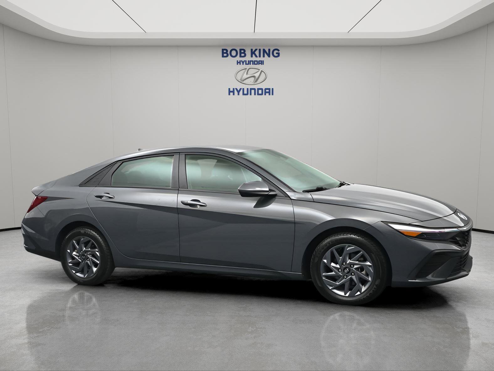 Used 2024 Hyundai Elantra Blue FWD image 2