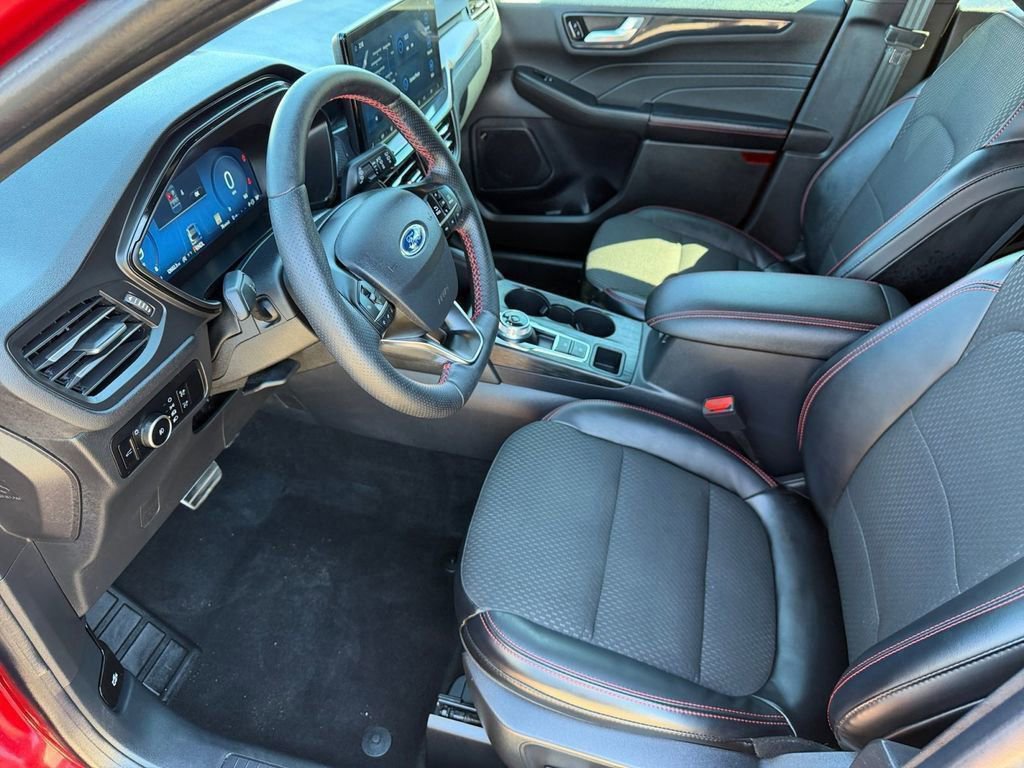 Used 2024 Ford Escape ST-Line Select w/ Tech Pack #2 image 7