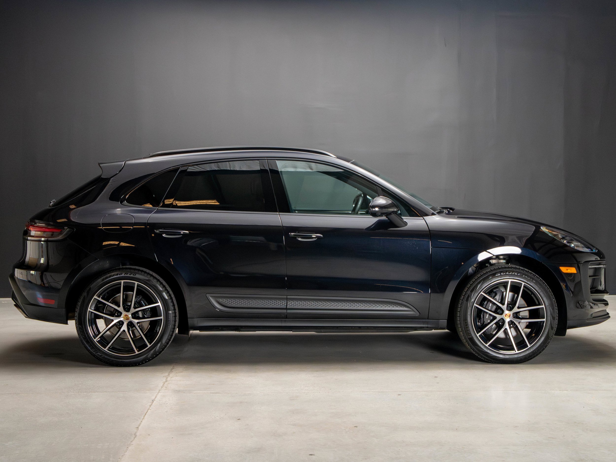 Certified 2025 Porsche Macan AWD/4WD image 8