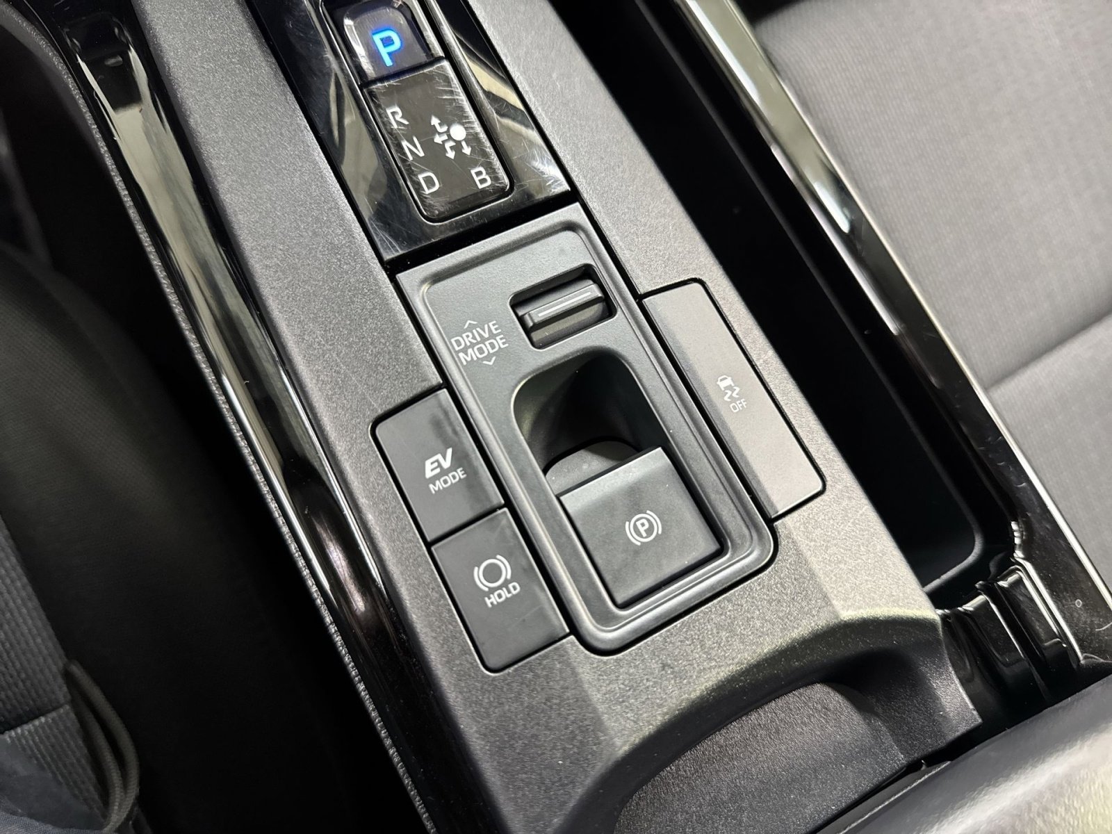 Used 2025 Toyota Prius LE image 35