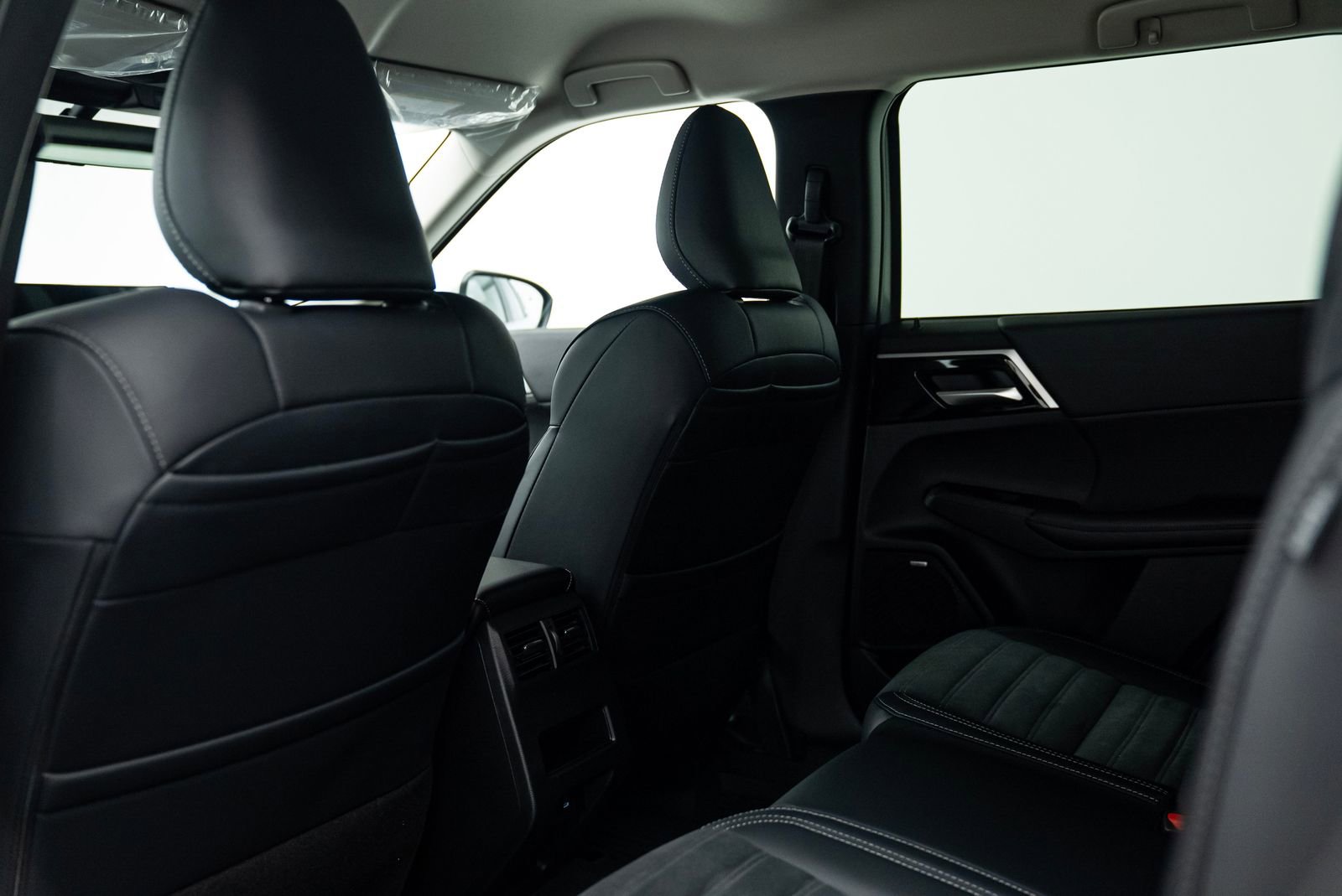 New 2026 Mitsubishi Outlander SE image 9