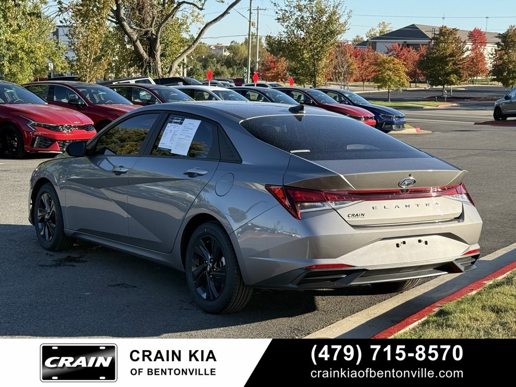 Used 2022 Hyundai Elantra SEL image 3