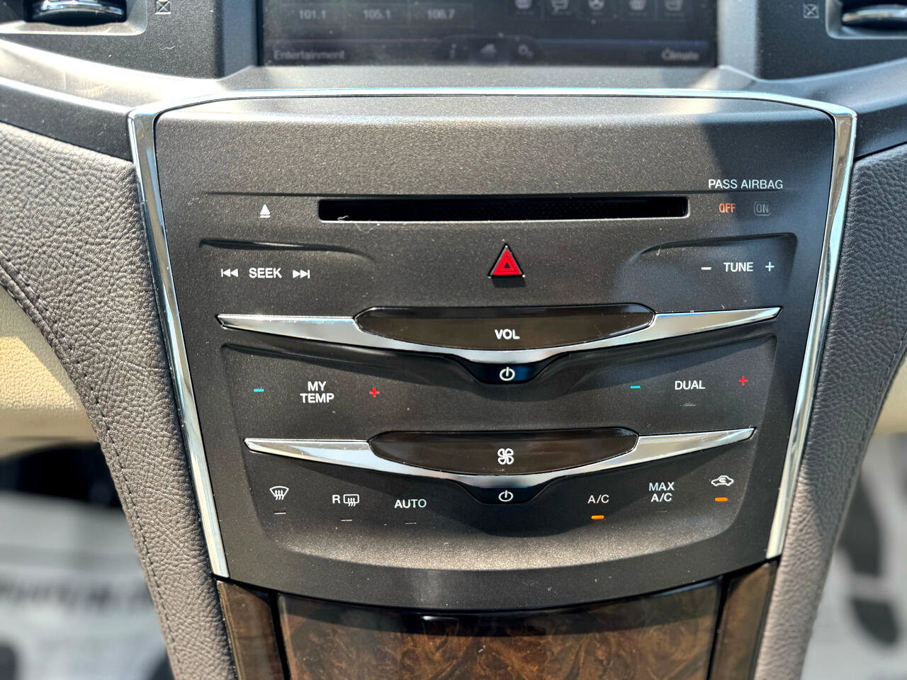 Used 2014 Lincoln MKS AWD w/ Equipment Group 101A image 34