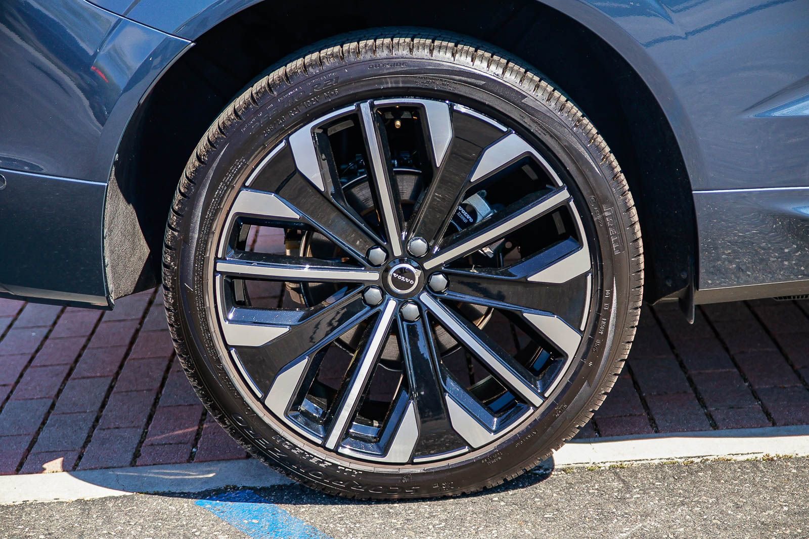 Used 2026 Volvo XC60 B5 Ultra w/ Protection Package Premier image 10