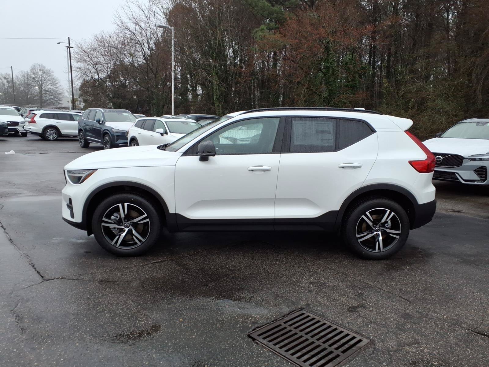 New 2026 Volvo XC40 B5 Core w/ Climate Package AWD/4WD image 8