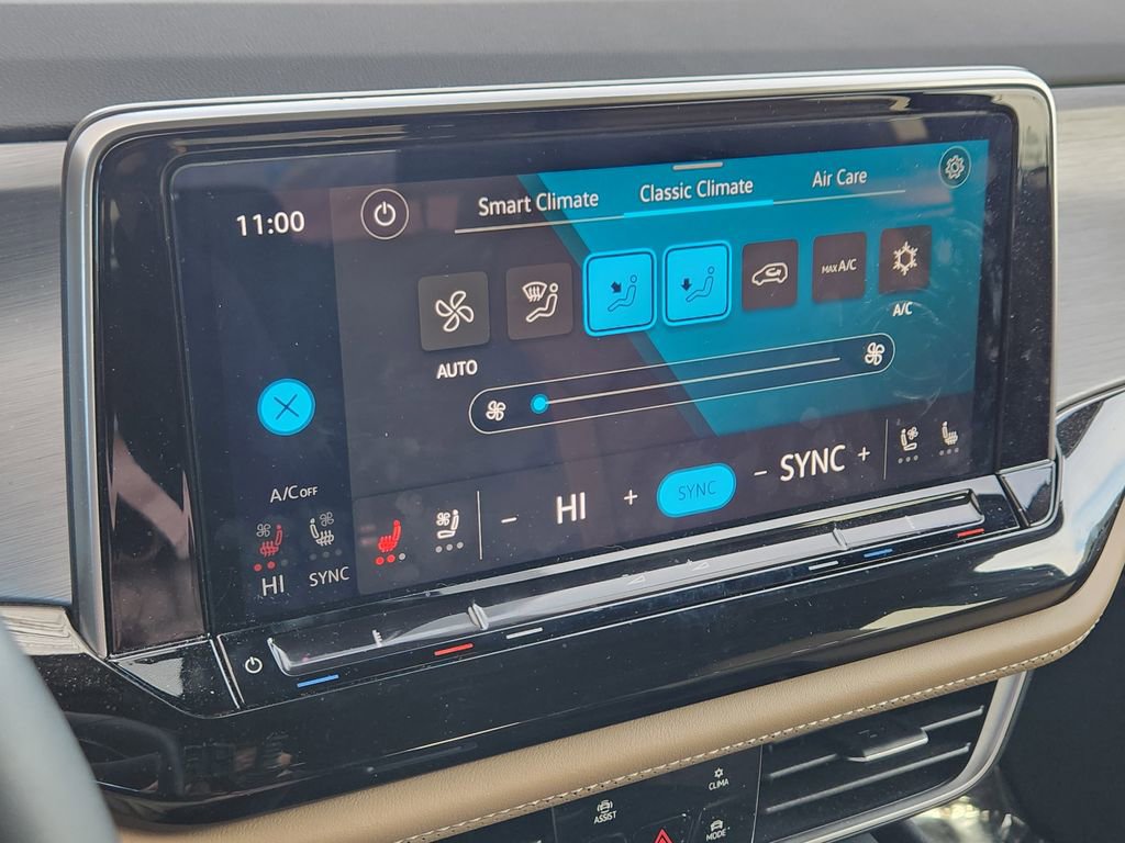 Used 2025 Volkswagen Atlas Cross Sport SE image 9