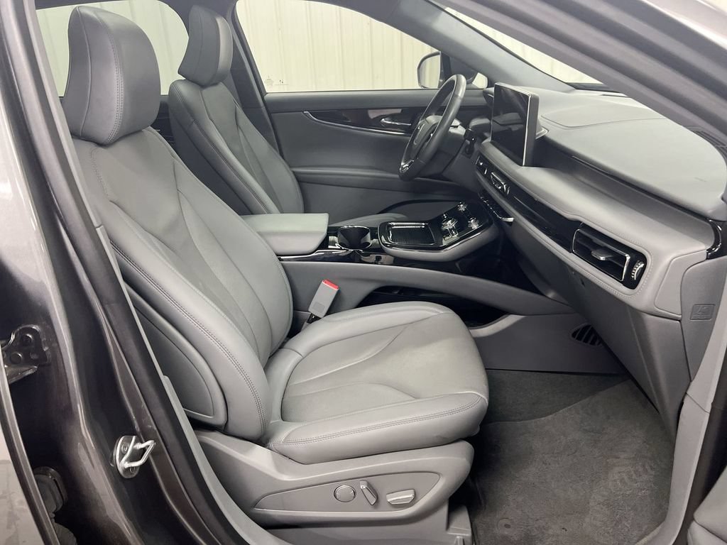 Used 2023 Lincoln Nautilus Reserve AWD/4WD image 23