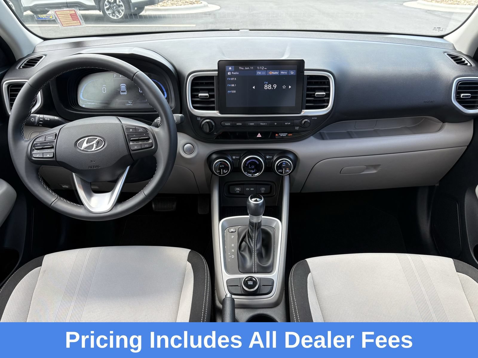 Used 2024 Hyundai Venue SEL FWD image 11