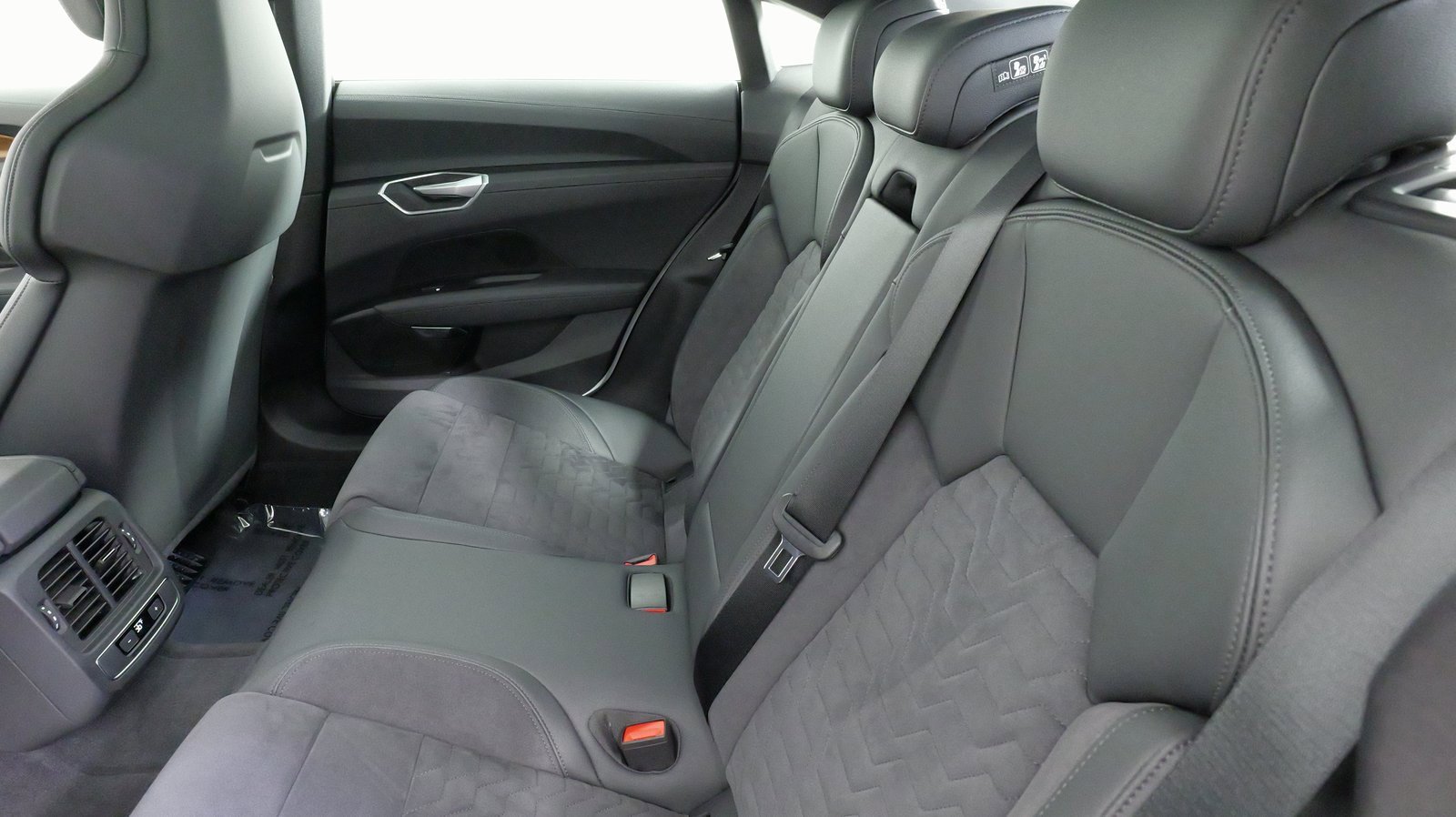 Used 2023 Audi e-tron GT Premium Plus image 41