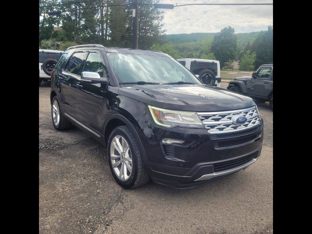 Used 2019 Ford Explorer XLT w/ Equipment Group 202A AWD/4WD image 2