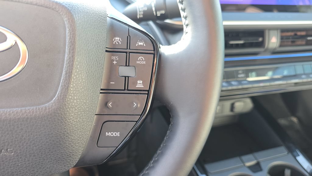 Used 2024 Toyota Prius XLE FWD image 24