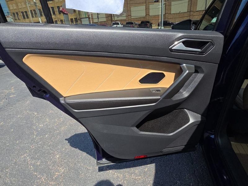 Used 2022 Volkswagen Tiguan SE w/ Panoramic Sunroof Package AWD/4WD image 18