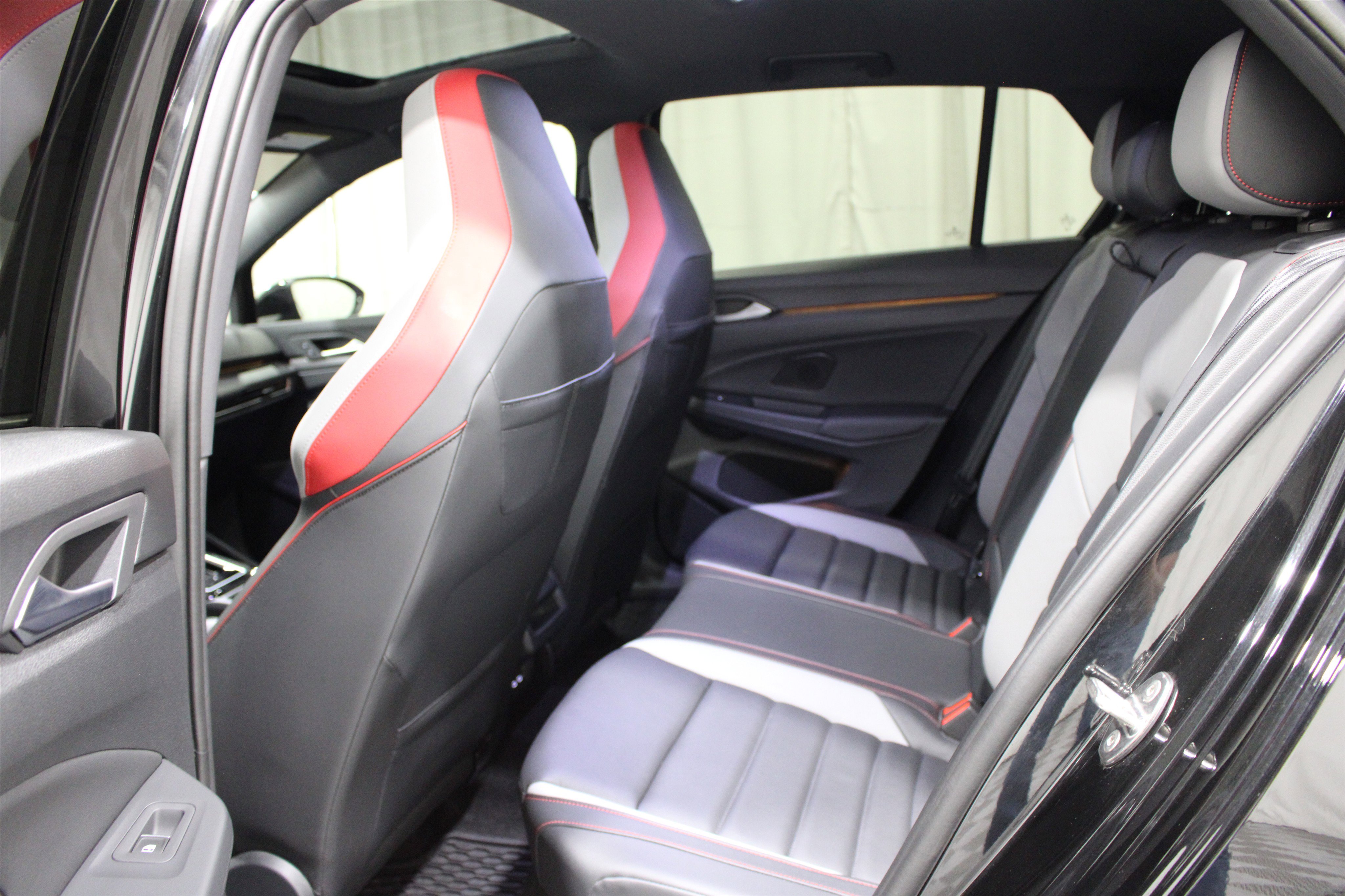 Used 2025 Volkswagen GTI SE image 24