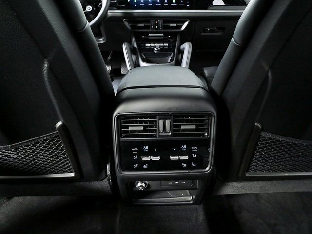 Certified 2024 Porsche Cayenne AWD image 22