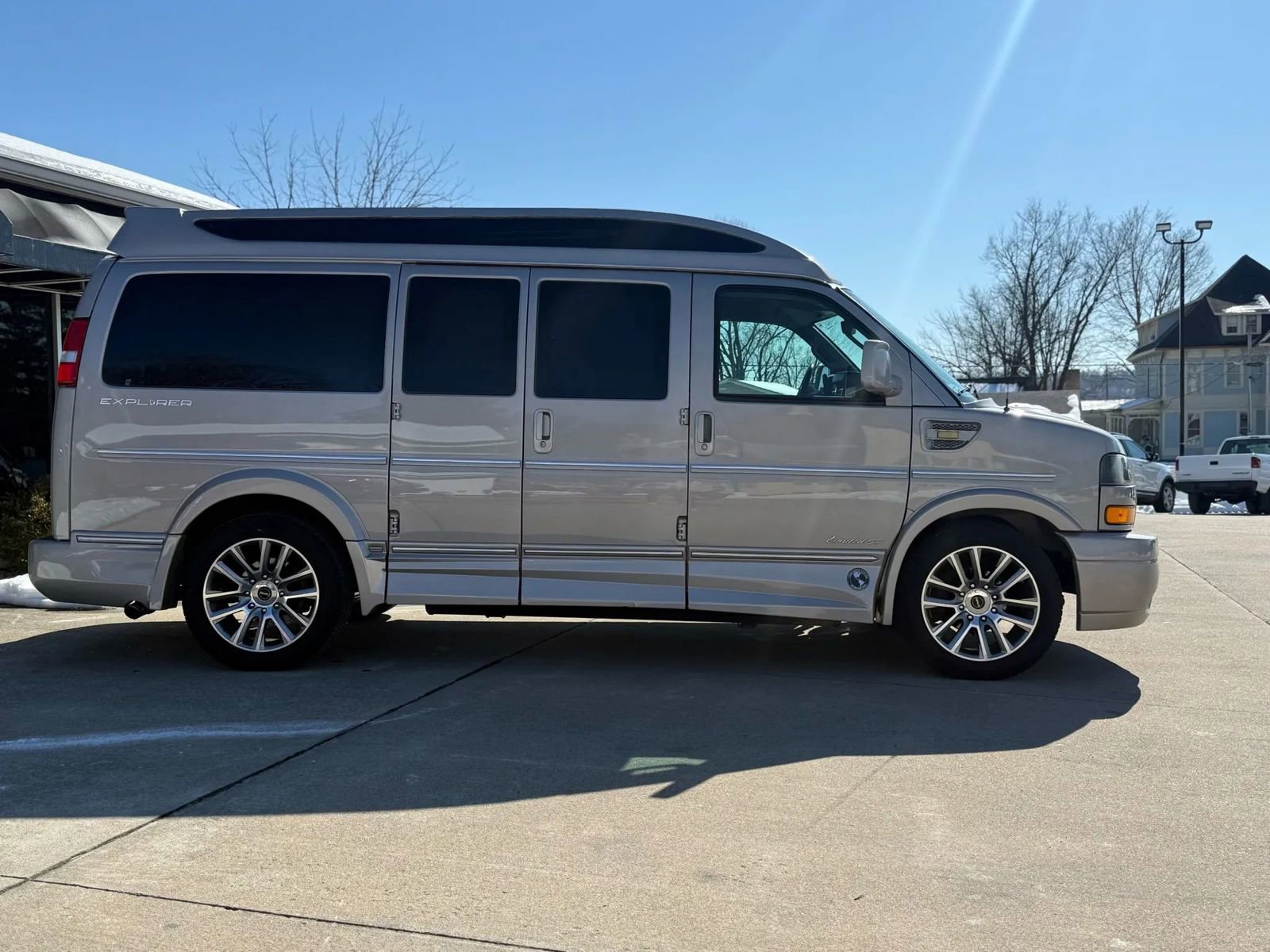 Used 2019 GMC Savana 2500 image 2