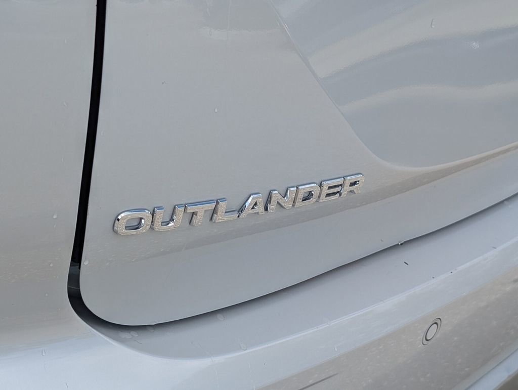 Used 2022 Mitsubishi Outlander SEL image 14
