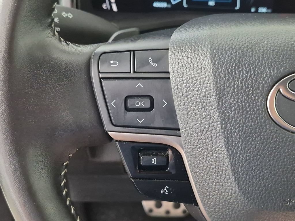 Used 2025 Toyota Camry SE FWD image 18