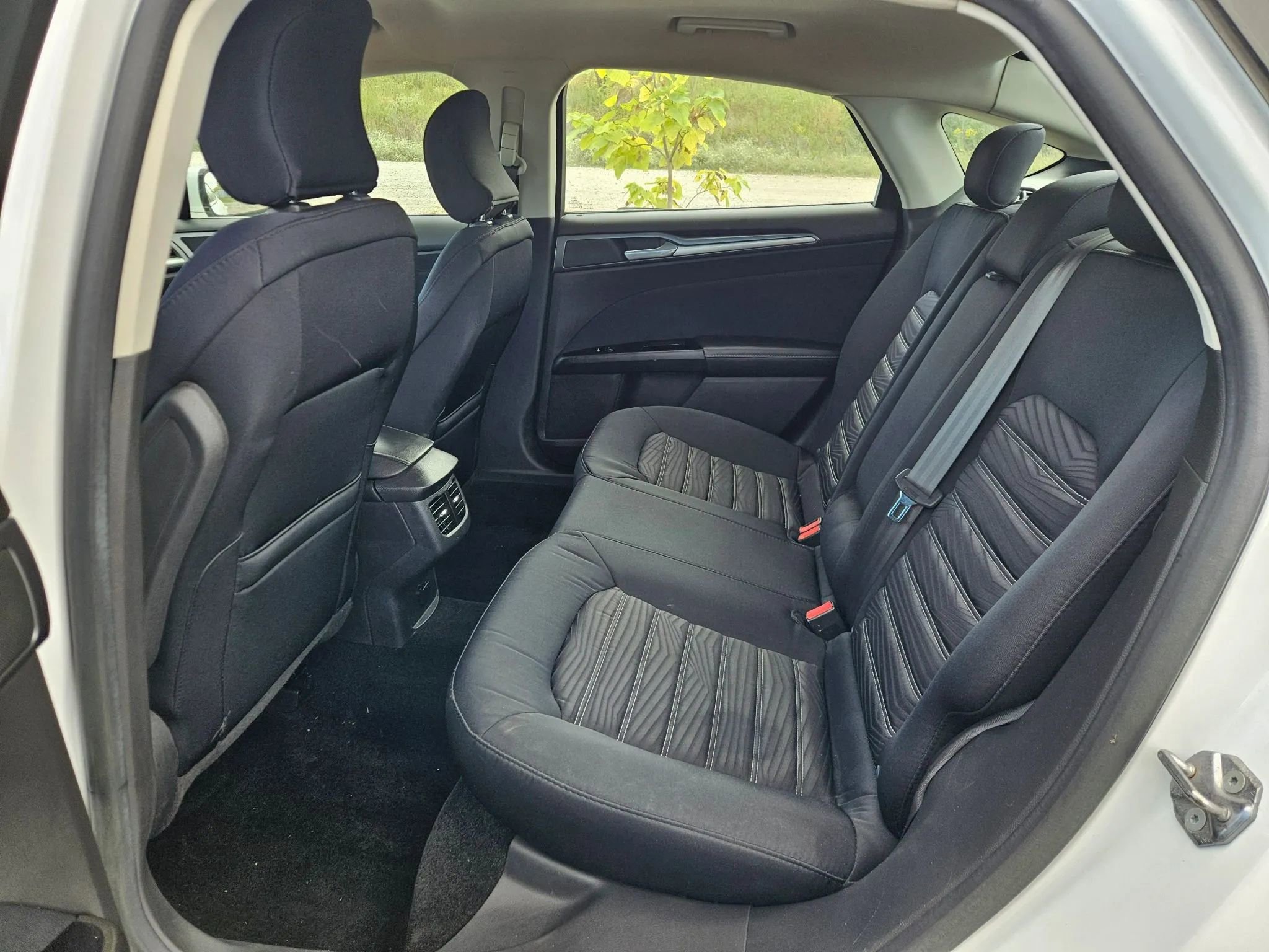 Used 2016 Ford Fusion SE image 9