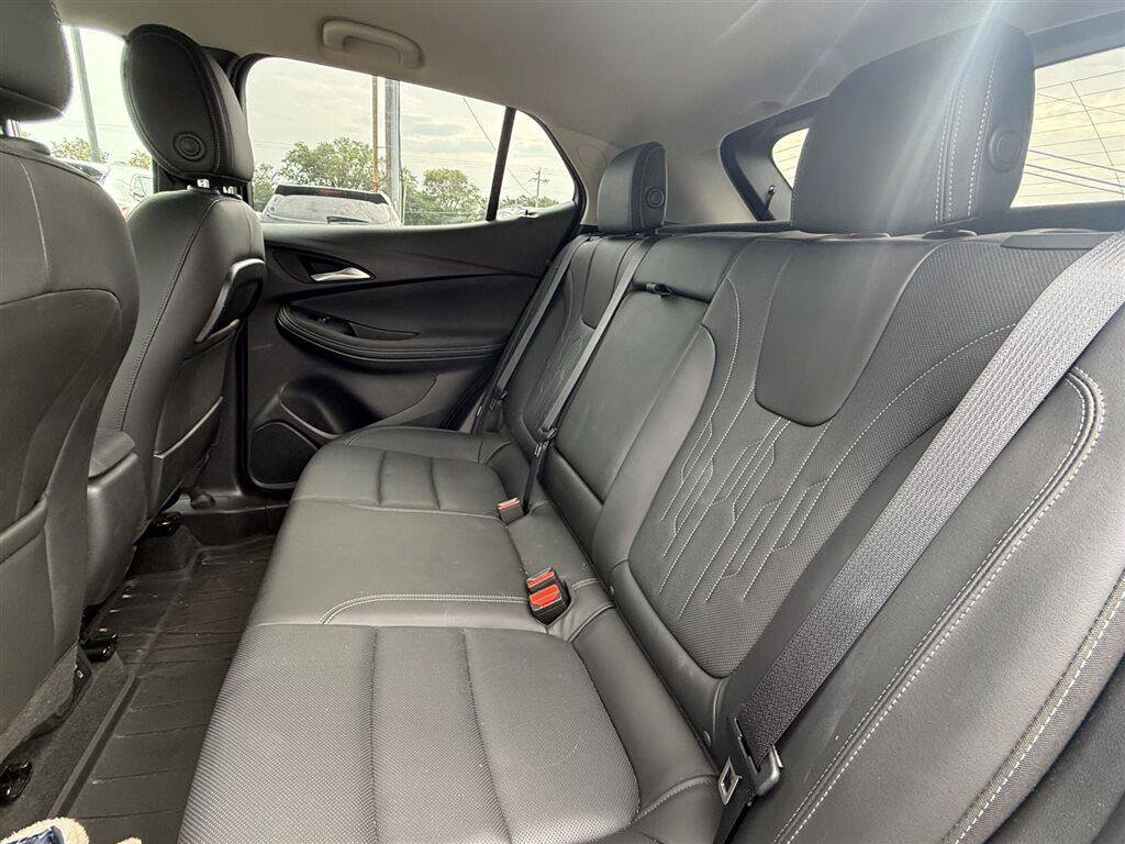 Used 2024 Buick Encore GX Avenir w/ Avenir Convenience Package FWD image 17