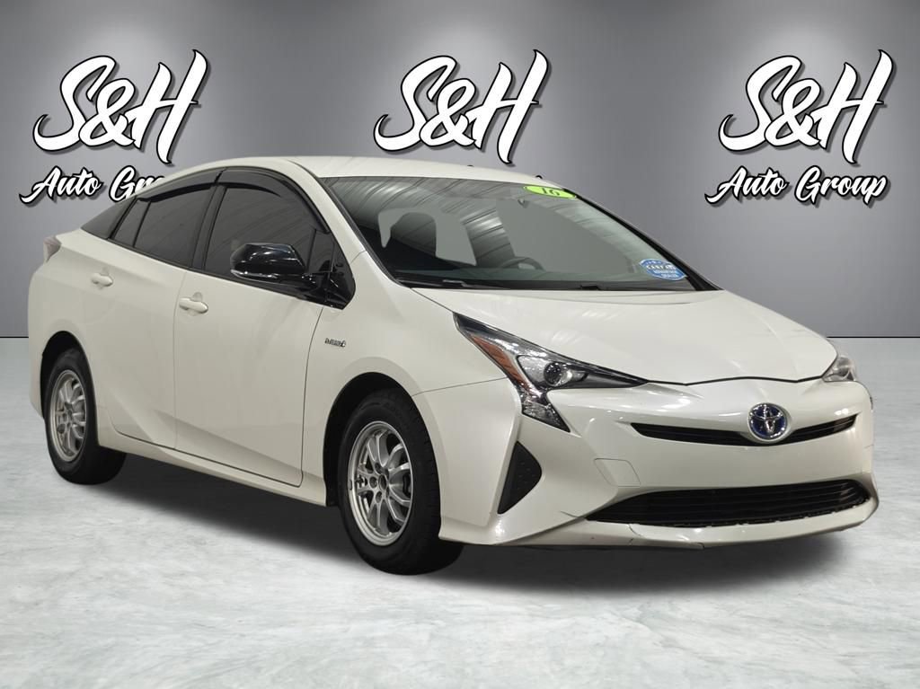 Used 2016 Toyota Prius Three image 2