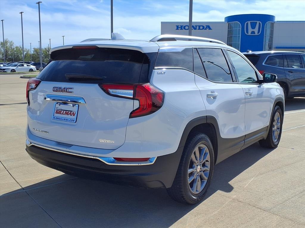 Used 2024 GMC Terrain SLT image 21