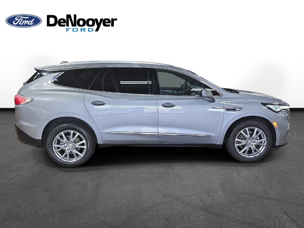 Used 2023 Buick Enclave Essence w/ Experience Buick Package AWD/4WD image 4