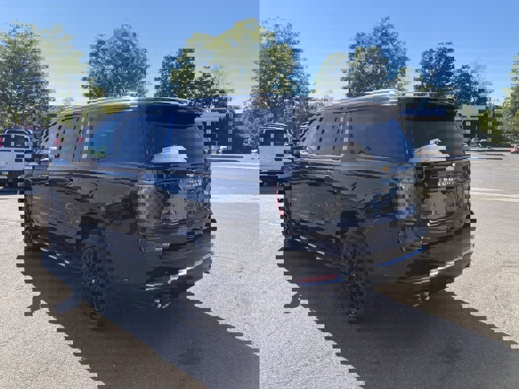 New 2025 Chevrolet Suburban Premier image 5