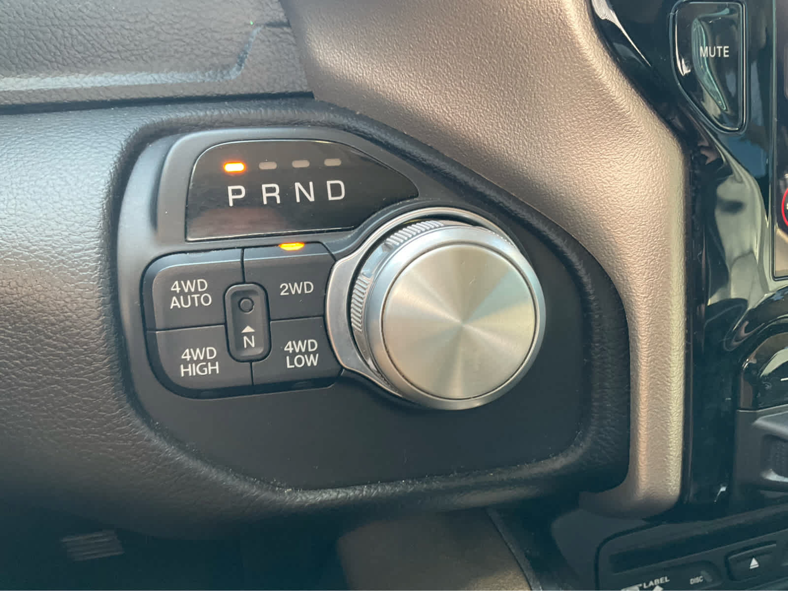 Used 2019 RAM 1500 Laramie AWD/4WD image 12