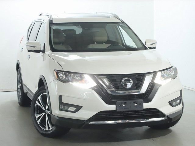 Used 2020 Nissan Rogue SV w/ Sun & Sound Touring Package image 2