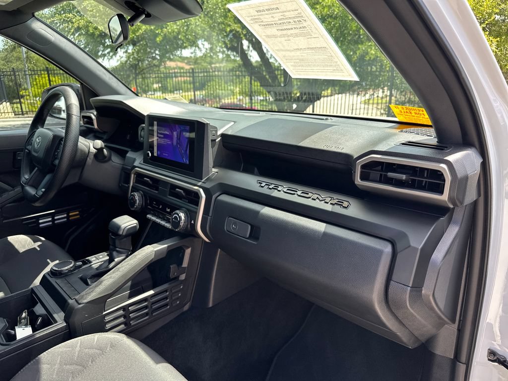 Used 2025 Toyota Tacoma SR AWD/4WD image 38