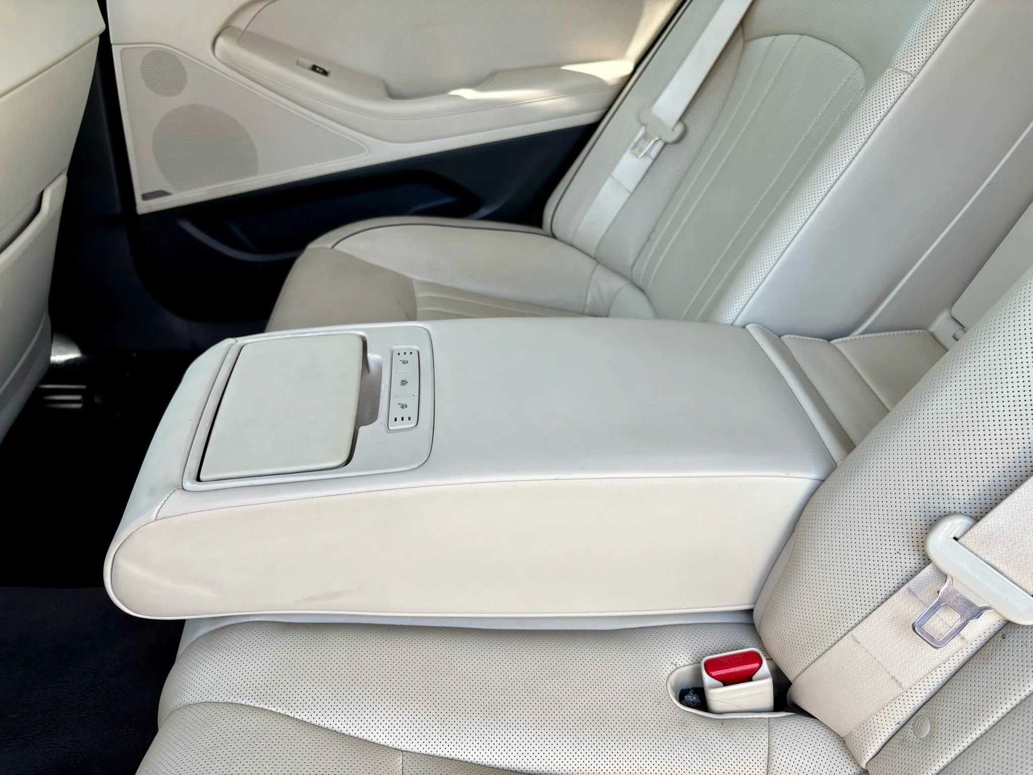 Used 2018 Genesis G80 5.0 Ultimate RWD image 19