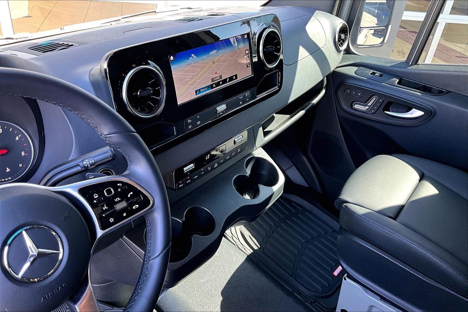 Used 2024 Mercedes-Benz Sprinter 2500 image 17