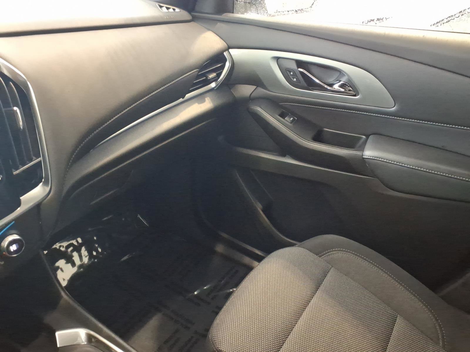 Used 2023 Chevrolet Traverse LT image 24