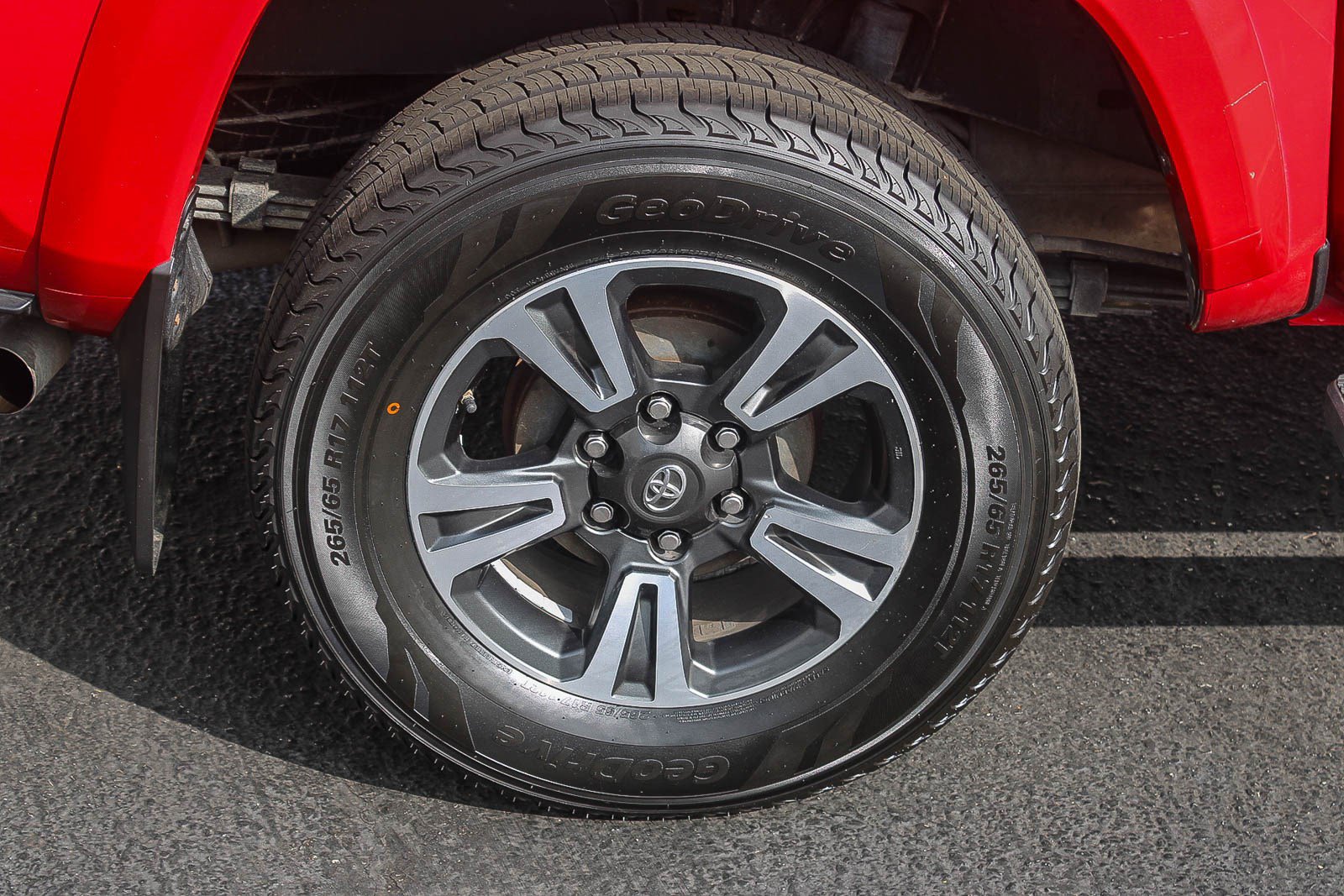 Used 2016 Toyota Tacoma TRD Sport w/ Towing Package image 12