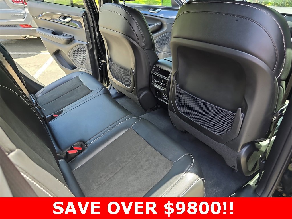 Used 2023 Jeep Grand Cherokee Altitude image 12