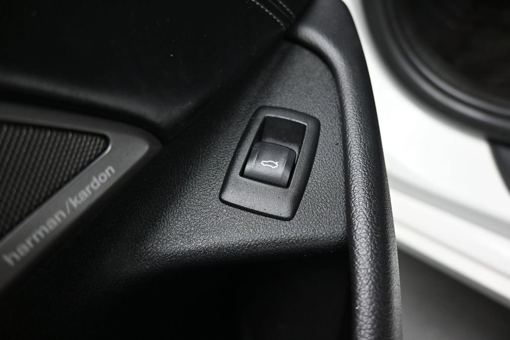 Used 2018 BMW 540i xDrive AWD/4WD image 12
