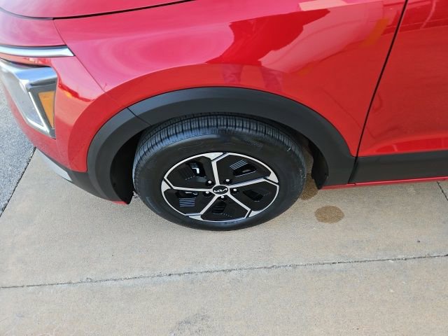 Used 2025 Kia Niro EX image 12