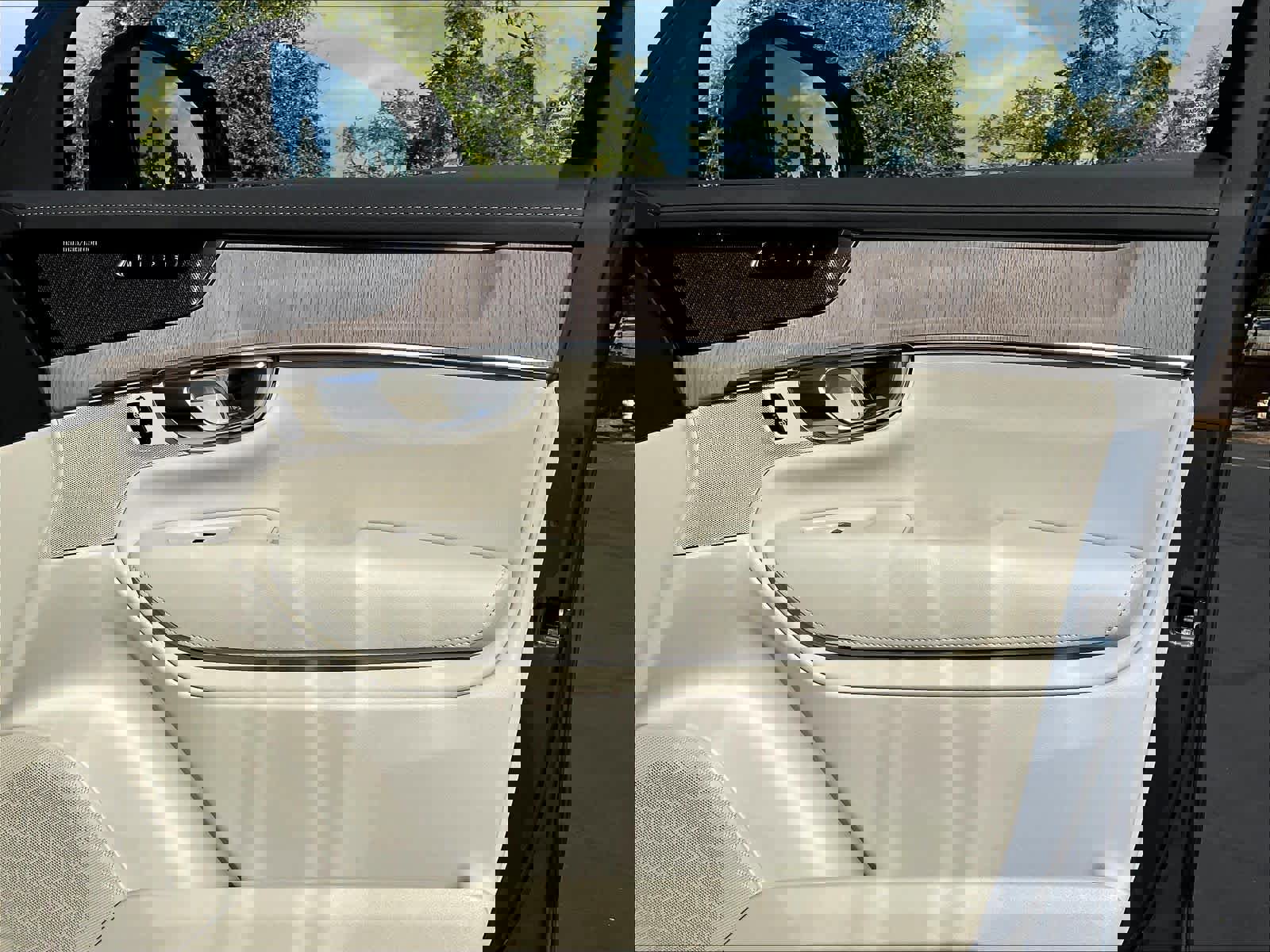 New 2026 Volvo XC90 B6 Ultra w/ Protection Package image 31