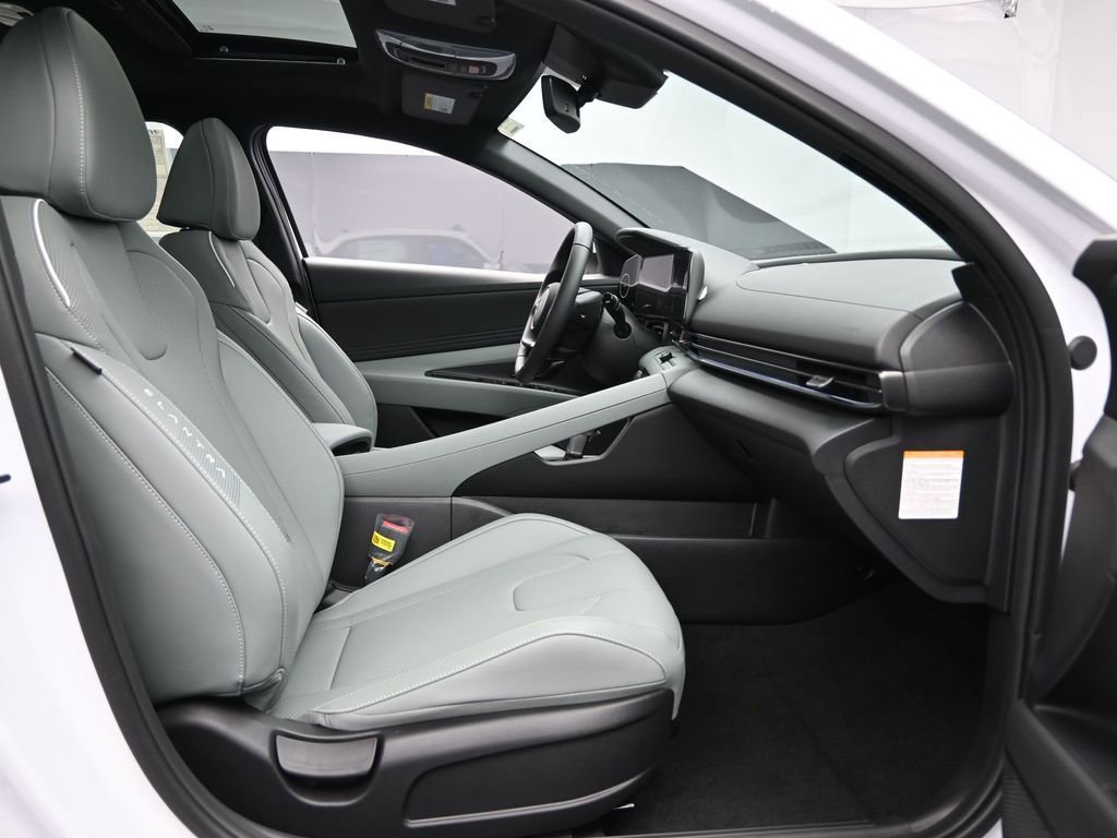 Used 2025 Hyundai Elantra Limited FWD image 33