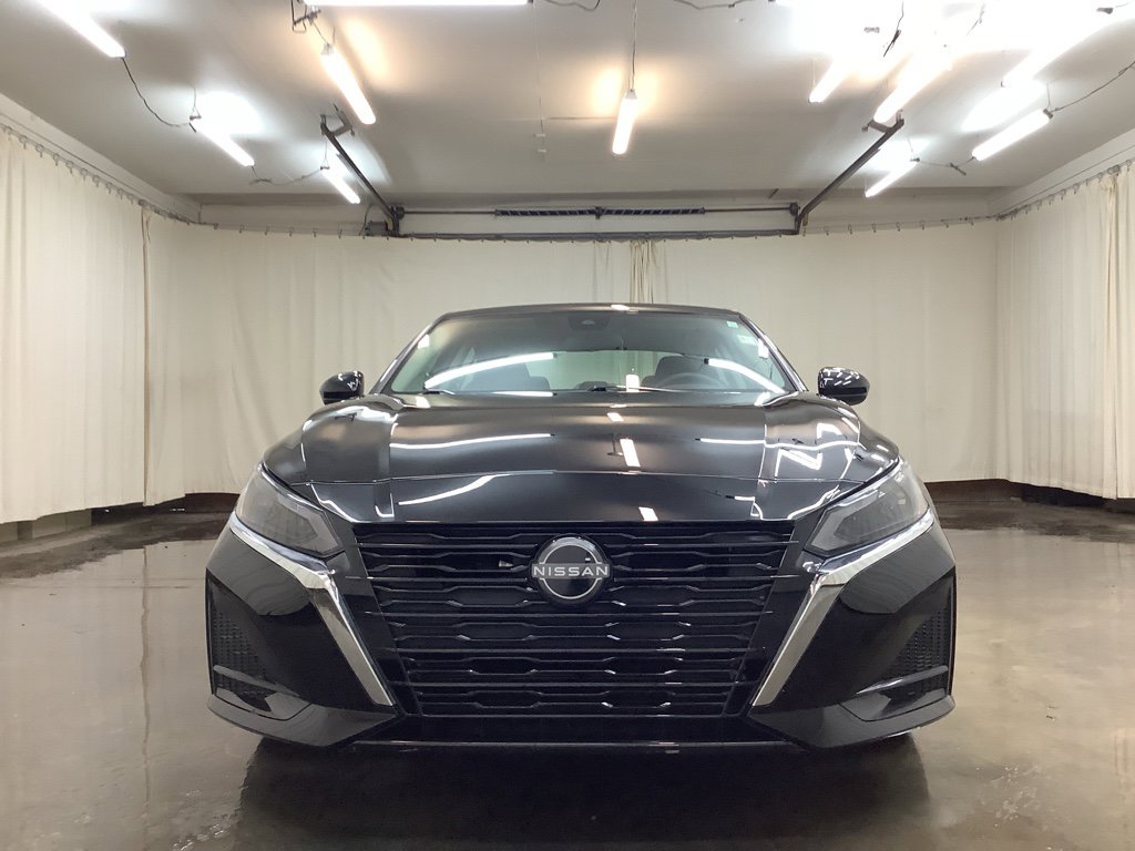 Used 2024 Nissan Altima 2.5 SV image 11