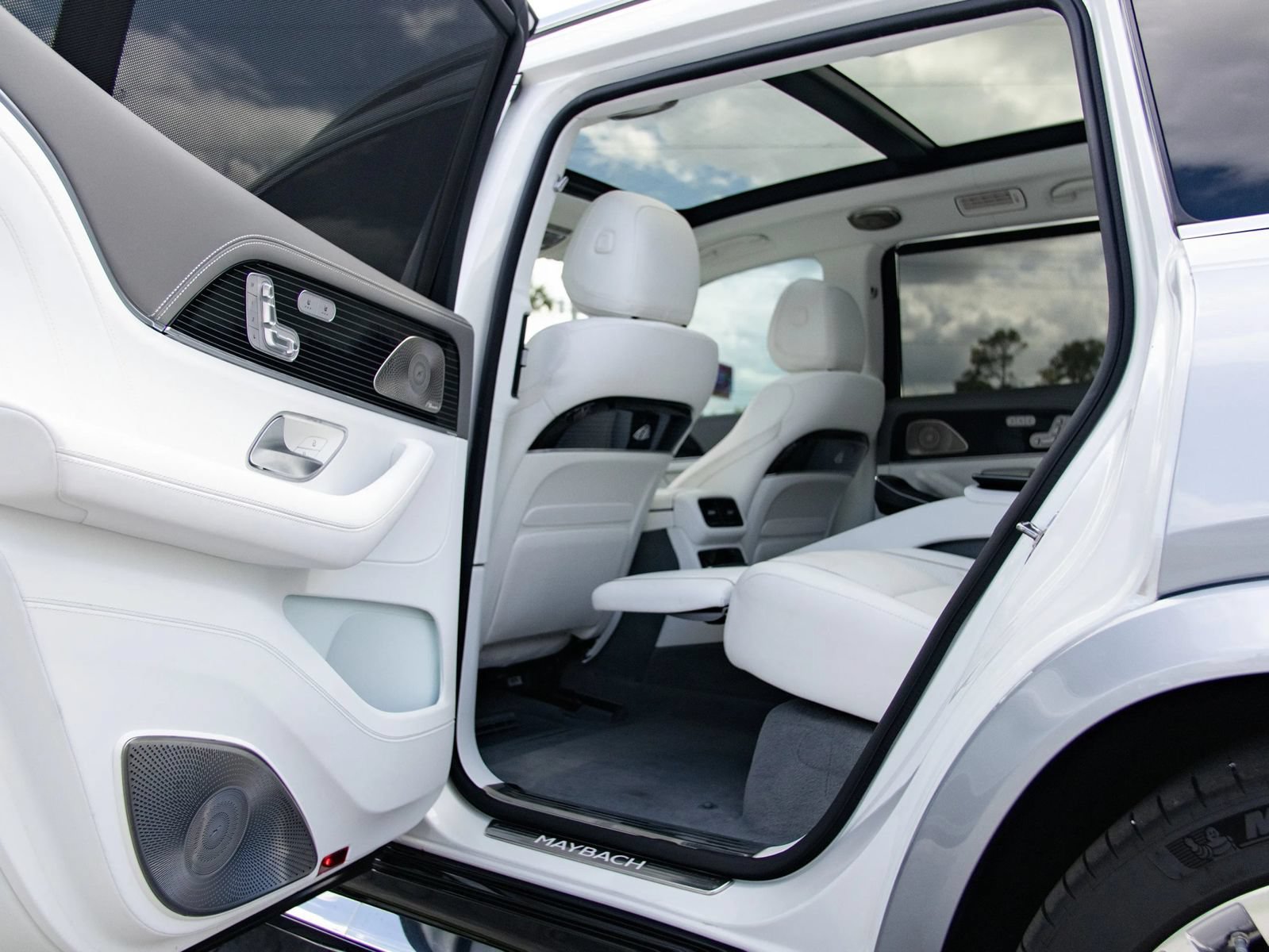Used 2022 Mercedes-Benz Maybach GLS 600 4MATIC image 29