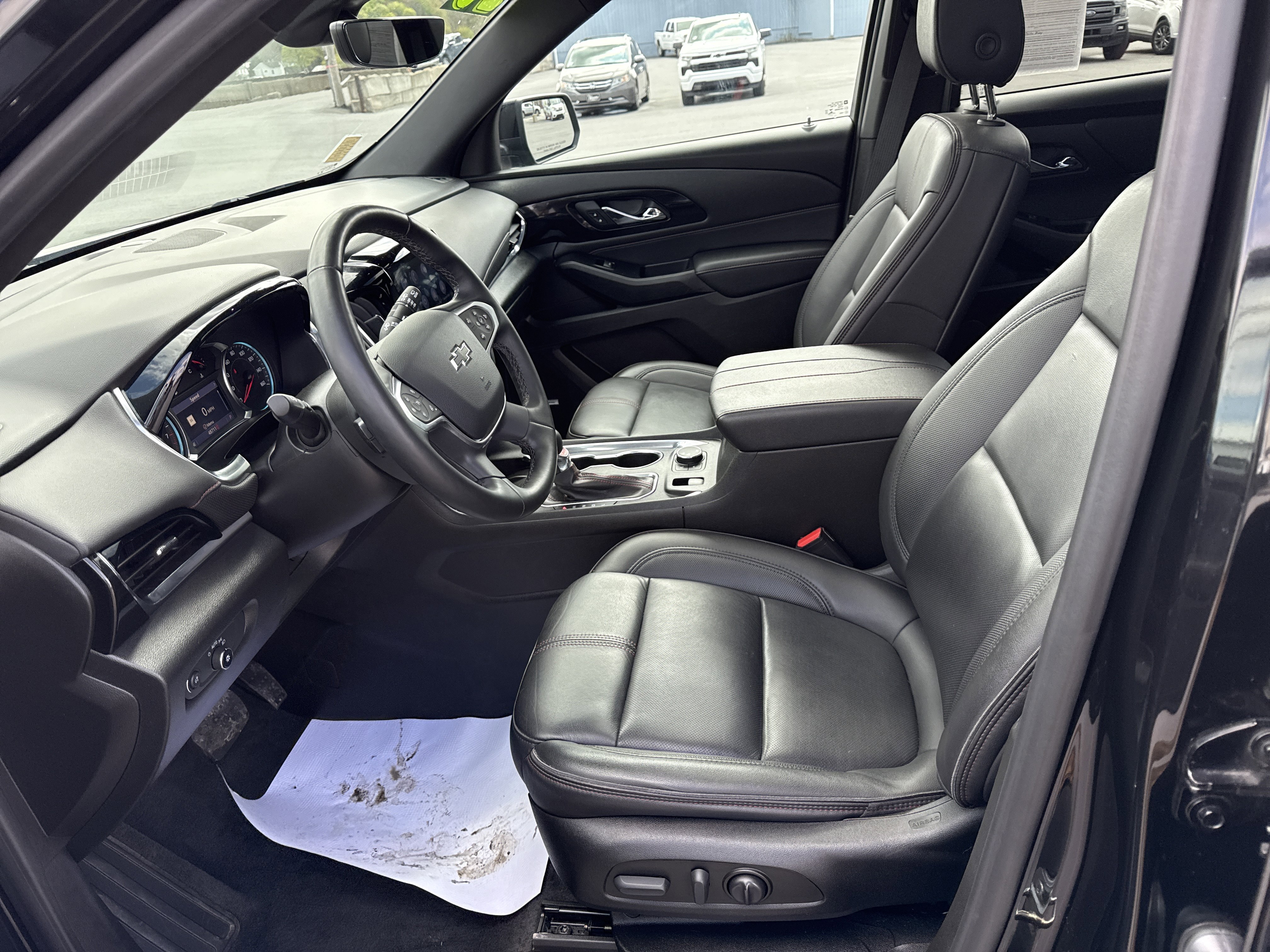Used 2023 Chevrolet Traverse RS AWD/4WD image 12