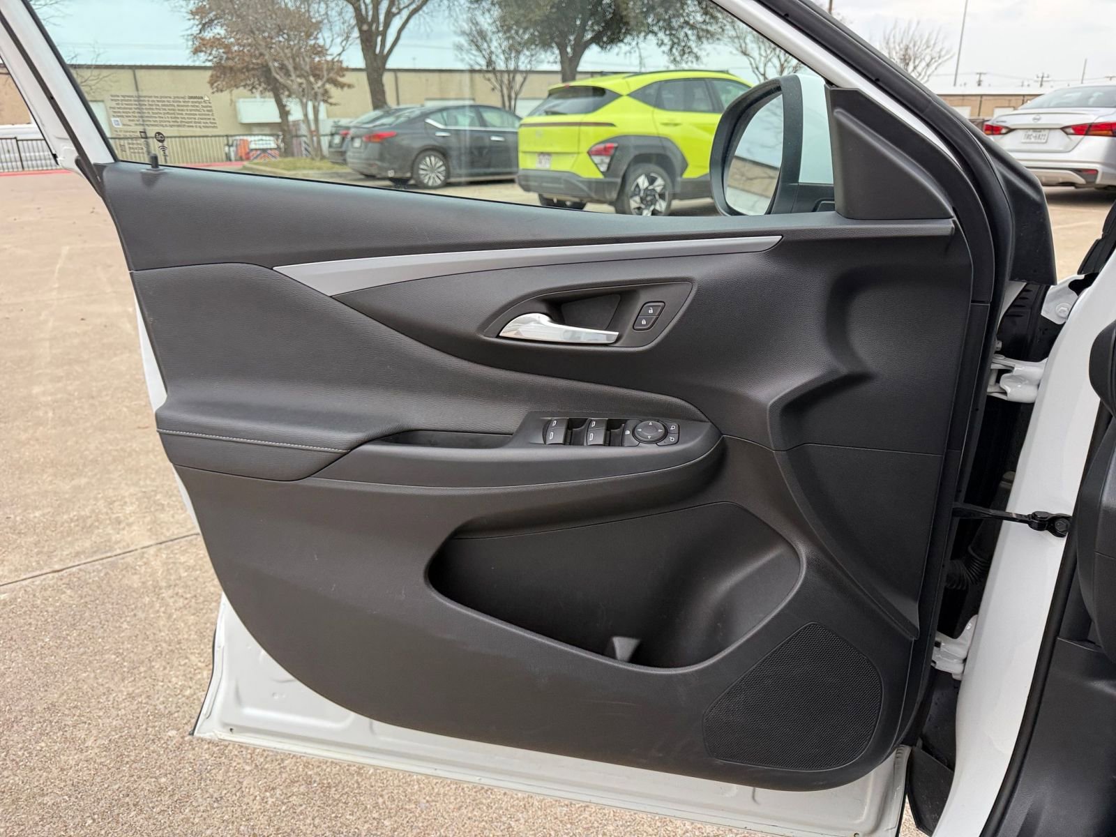 Used 2025 Buick Envista Preferred image 18