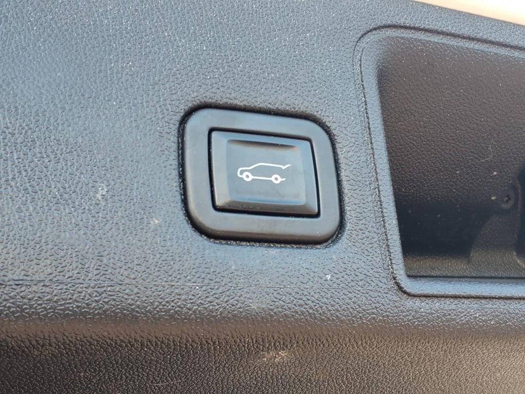 Used 2020 GMC Terrain SLT w/ Preferred Package image 9